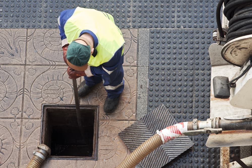 Signs Your Main Sewer Line Is Clogged | Lazy Drains